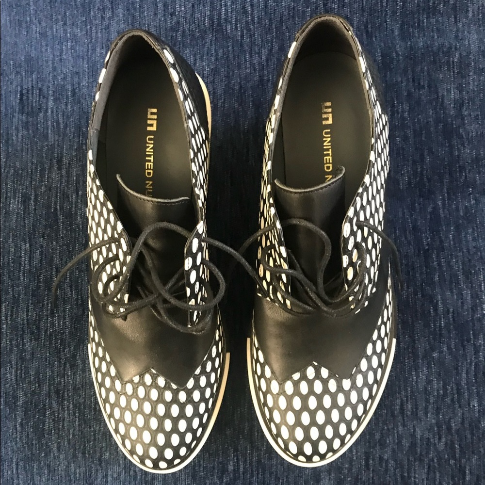 Black and White Color Block Wedges - Picture 3 of 4